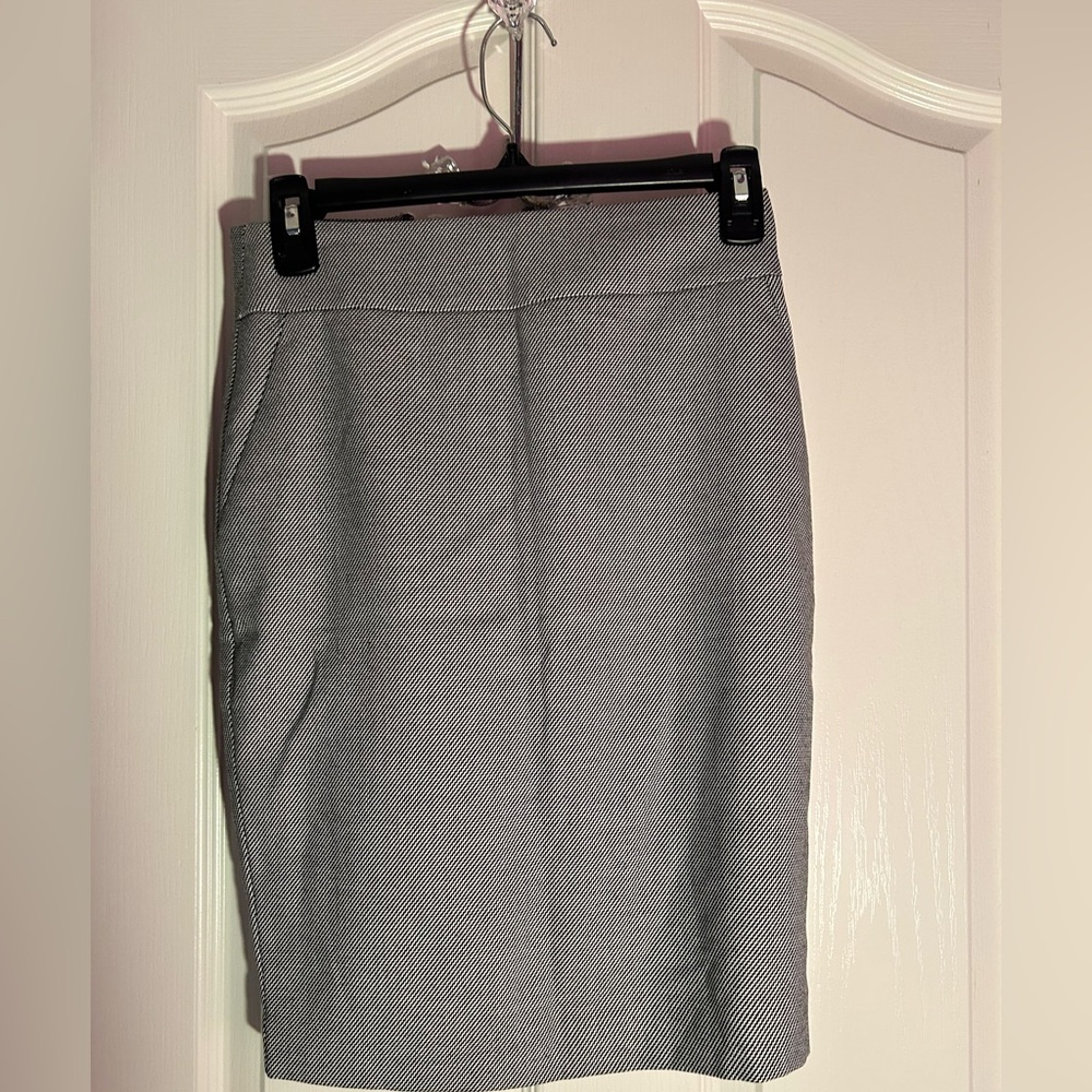 Express Gray Knee-Length Pencil Skirt for Work
